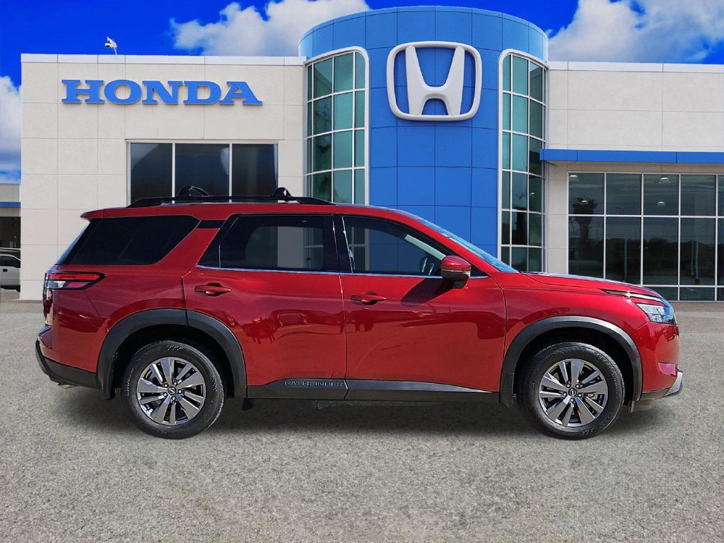 Used 2025 Nissan Pathfinder SV w/ SV Premium Package FWD image 2