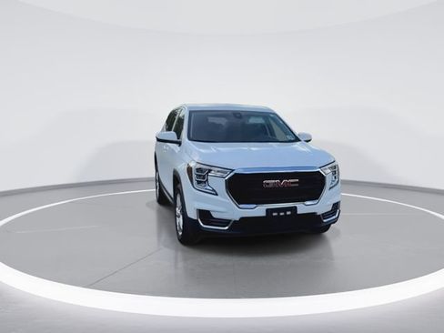 Used 2024 GMC Terrain SLE AWD/4WD image 3