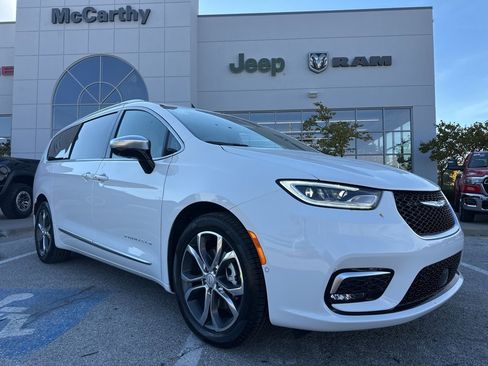 New 2026 Chrysler Pacifica Pinnacle w/ Trailer Tow Group image 1