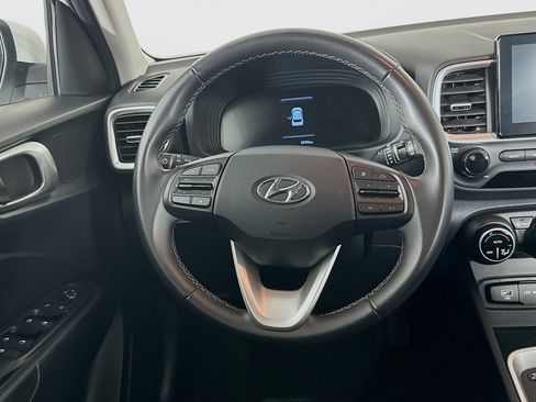 Used 2025 Hyundai Venue SEL FWD image 18
