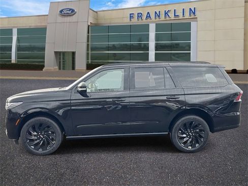 New 2025 Lincoln Navigator Reserve w/ Jet Appearance Package image 4