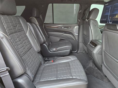 Used 2023 Cadillac Escalade Sport Platinum w/ Heavy-Duty Trailer Package AWD/4WD image 31