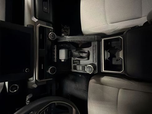Used 2025 Toyota 4Runner SR5 AWD/4WD image 19