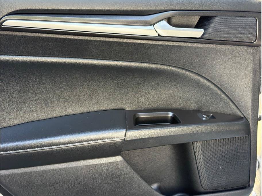 Used 2018 Ford Fusion Titanium AWD/4WD image 13