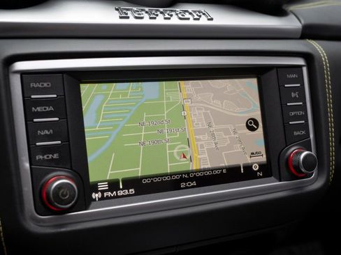 Used 2017 Ferrari California T image 30