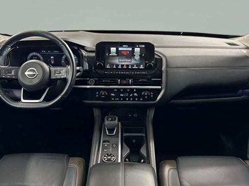 Used 2024 Nissan Pathfinder Platinum image 29