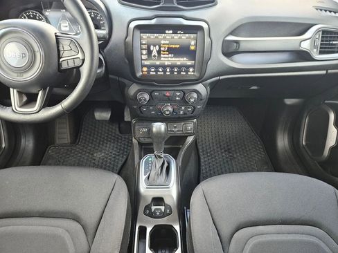 Used 2022 Jeep Renegade Latitude w/ Convenience Group image 12