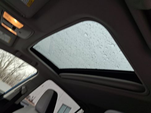 Used 2018 Toyota RAV4 XLE w/ Plus Extra Value Package image 15