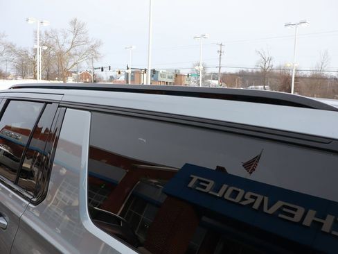 Used 2025 Chevrolet Suburban Z71 w/ Z71 Off-Road Package image 38