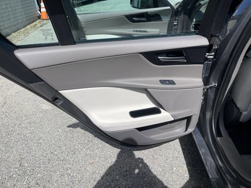 Used 2017 Jaguar XE Prestige image 26