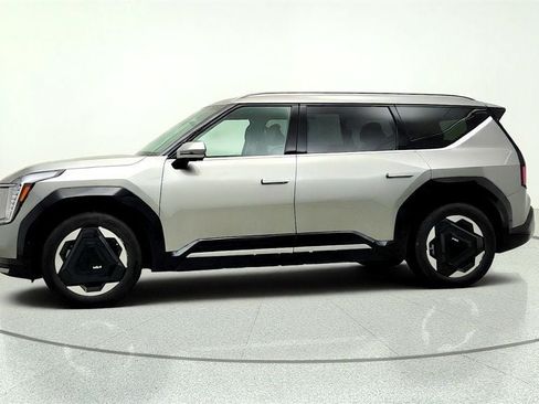 Used 2024 Kia EV9 Land AWD/4WD image 8