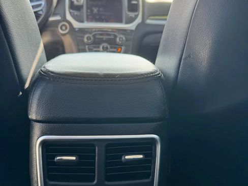 Used 2022 Chrysler 300 Touring w/ Sport Appearance Package RWD image 16