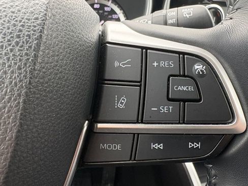 Used 2022 Toyota Highlander XLE image 12