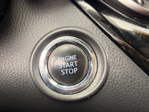 Used 2019 Toyota C-HR XLE FWD image 17
