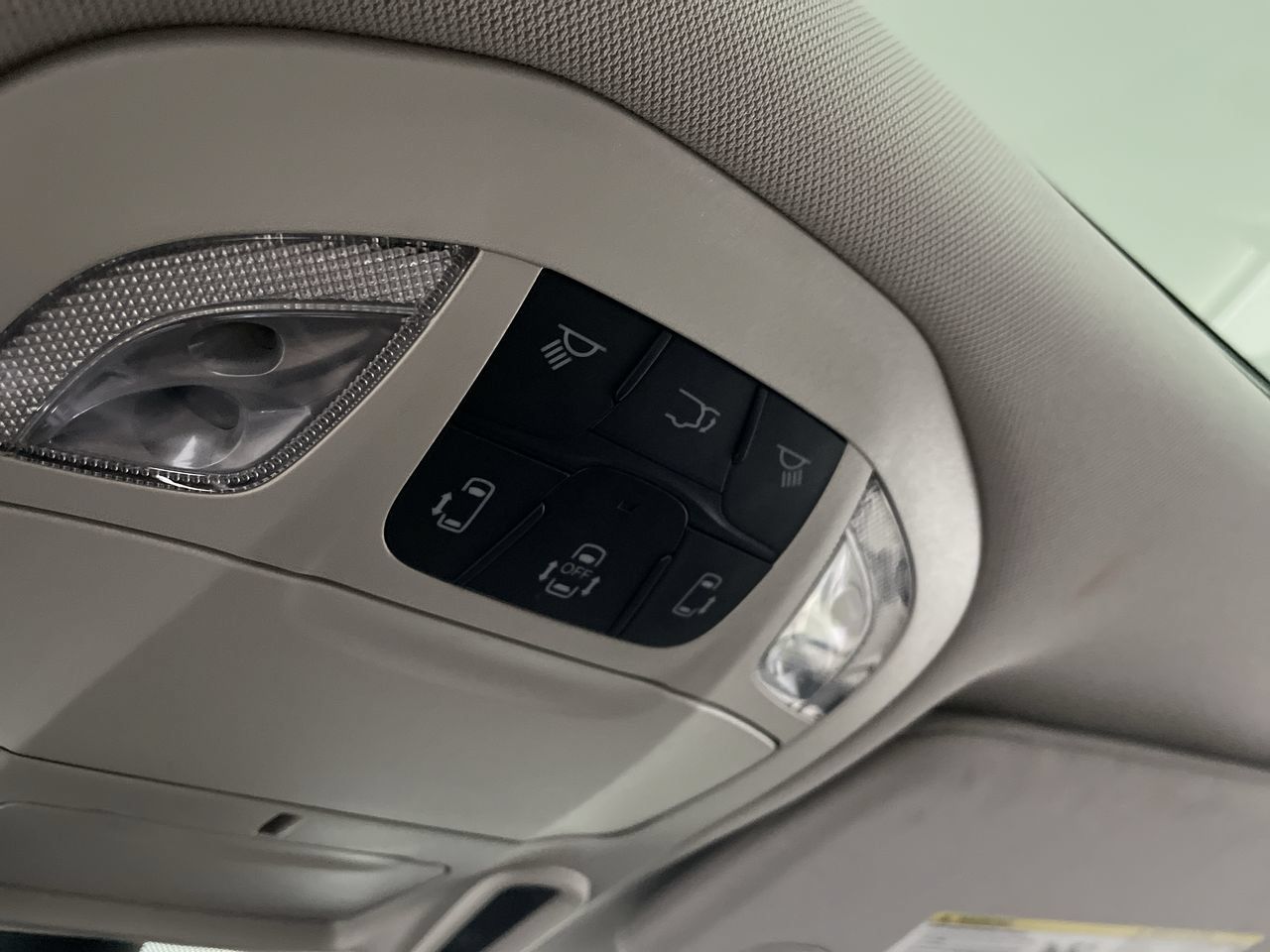Used 2023 Chrysler Pacifica Limited FWD image 25
