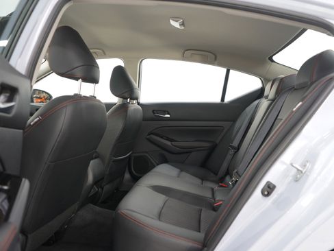 Used 2025 Nissan Altima 2.5 SR image 18