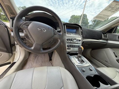 Used 2011 INFINITI G37 Journey w/ Premium Pkg image 12