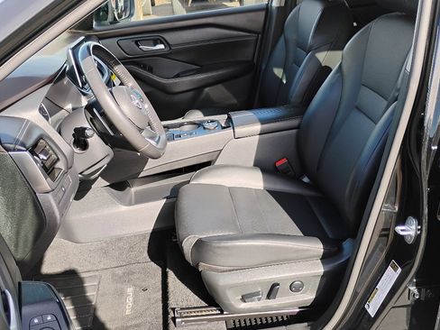 Used 2022 Nissan Rogue SV w/ SV Premium Package image 13