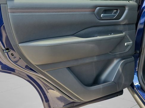 New 2025 Nissan Armada SL w/ Captain's Chari Seat Package image 12