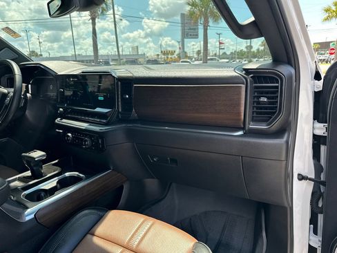 Used 2024 Chevrolet Silverado 1500 High Country w/ High Country Premium Package AWD/4WD image 21