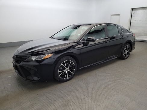 Used 2019 Toyota Camry SE image 2
