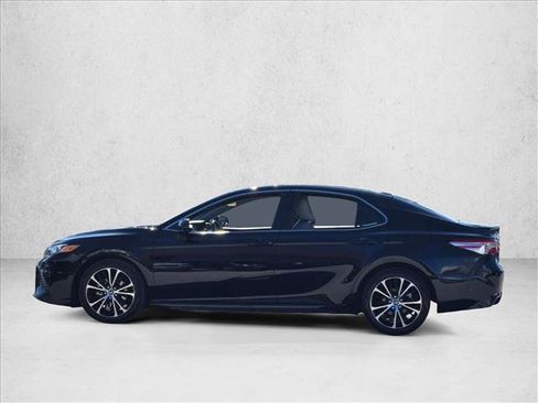 Used 2020 Toyota Camry SE FWD image 9