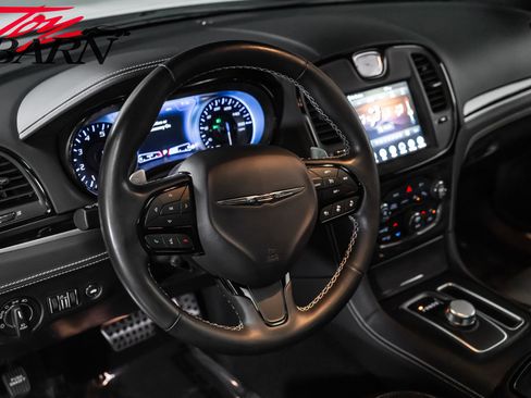 Used 2023 Chrysler 300 C RWD image 27