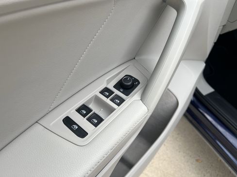 Certified 2023 Volkswagen Tiguan SE w/ Panoramic Sunroof Package image 14