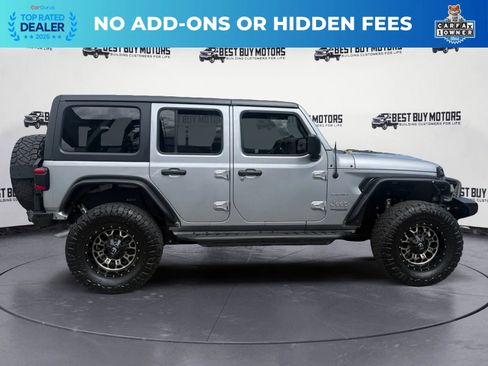 Used 2019 Jeep Wrangler Unlimited Sahara AWD/4WD image 9
