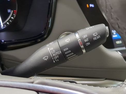 Used 2018 Cadillac XT5 Luxury w/ LPO, Wheel Lock Package image 39