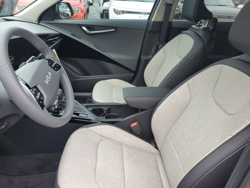 New 2025 Kia Niro SX Touring image 21