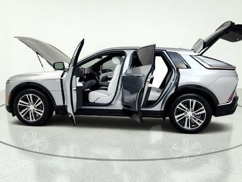 Used 2024 Cadillac Lyriq Luxury AWD/4WD image 15