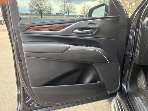 Certified 2022 Cadillac Escalade Luxury image 9