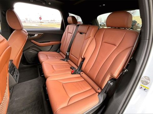 Used 2025 Audi Q7 3.0T Premium image 32