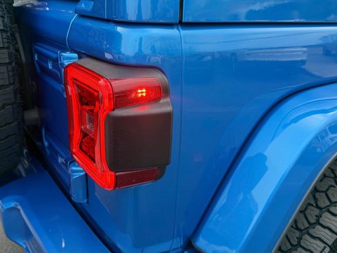 Used 2022 Jeep Wrangler Unlimited Sahara image 45