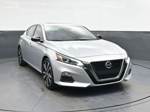 Used 2020 Nissan Altima 2.5 SR w/ Premium Package image 2