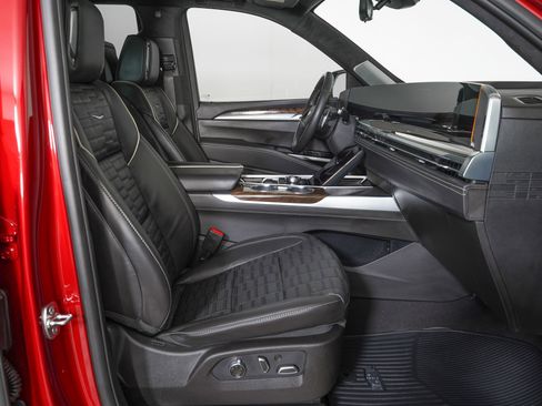 Used 2026 Cadillac Escalade Platinum Sport w/ LPO, ONYX Package image 10