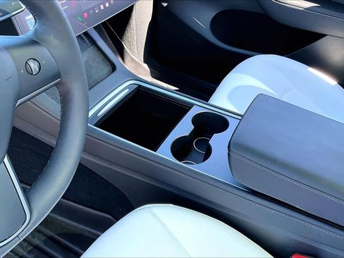 Used 2023 Tesla Model Y AWD image 16