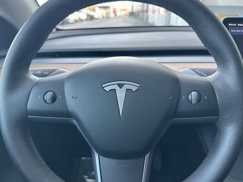 Used 2025 Tesla Model Y Long Range image 28