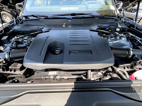 New 2025 Land Rover Discovery Dynamic SE image 13