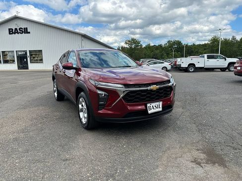 Used 2024 Chevrolet Trax LS w/ LS Convenience Package FWD image 34