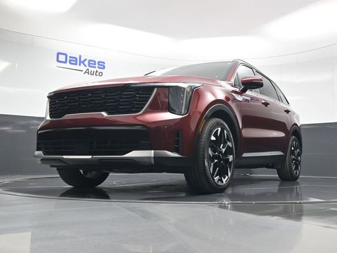 Certified 2025 Kia Sorento EX image 43