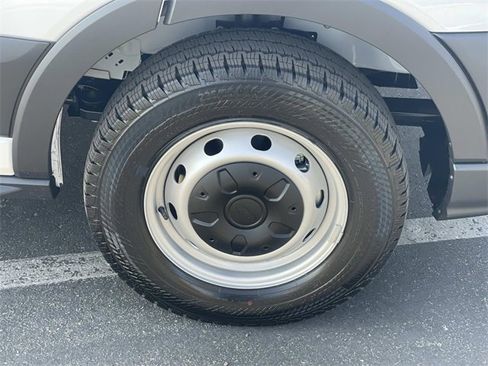 New 2026 Ford Transit 250 148 Medium Roof image 32