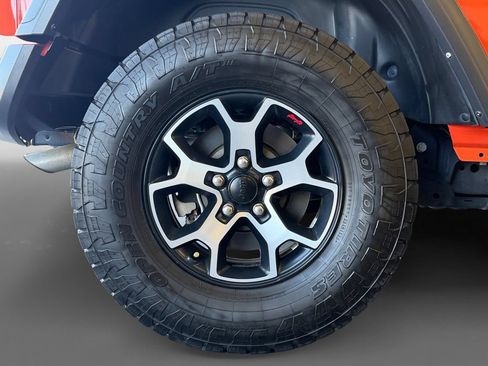 Used 2023 Jeep Wrangler Unlimited Rubicon w/ Cold Weather Group AWD/4WD image 10
