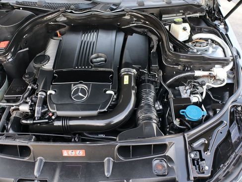 Used 2013 Mercedes-Benz C 250 Sport image 40