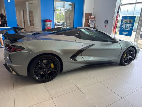 Used 2023 Chevrolet Corvette Stingray Premium Conv w/ Z51 Performance Package RWD image 8