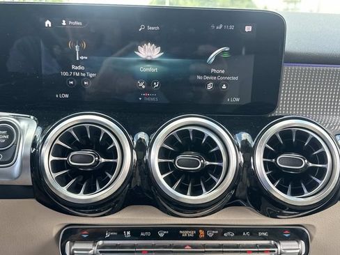 Used 2022 Mercedes-Benz GLB 250 4MATIC image 23