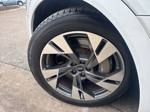 Used 2023 Audi e-tron Premium Plus w/ Premium Plus Package image 10