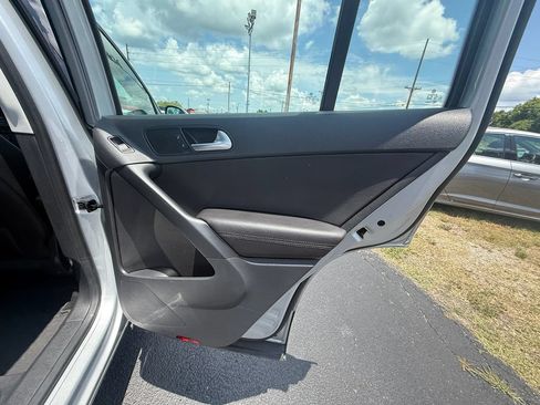 Used 2016 Volkswagen Tiguan S FWD image 20