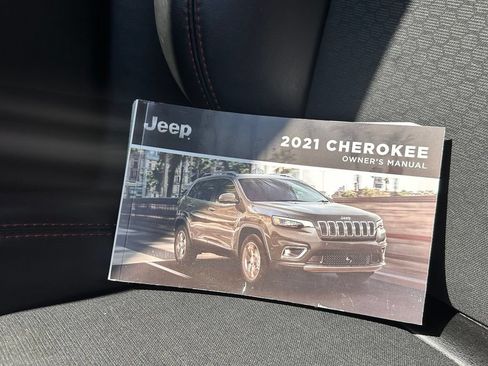 Used 2021 Jeep Cherokee Trailhawk w/ Trailer Tow Group AWD/4WD image 47